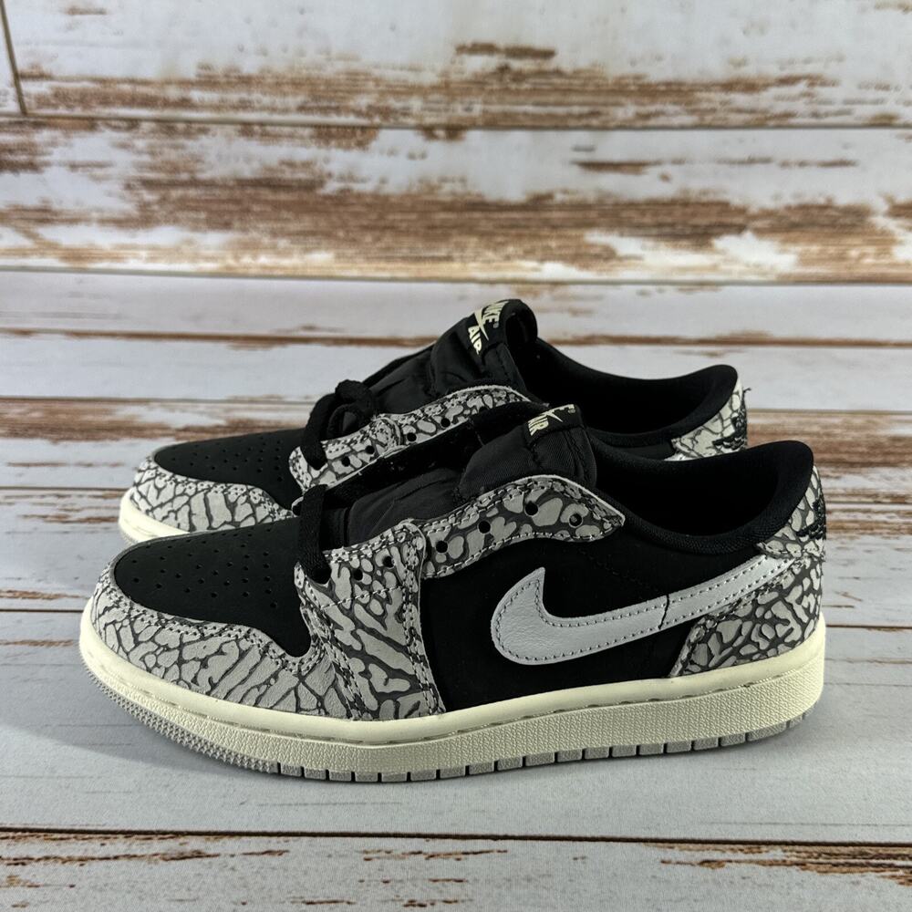 Jordan Women's Black and Gray Sneakers